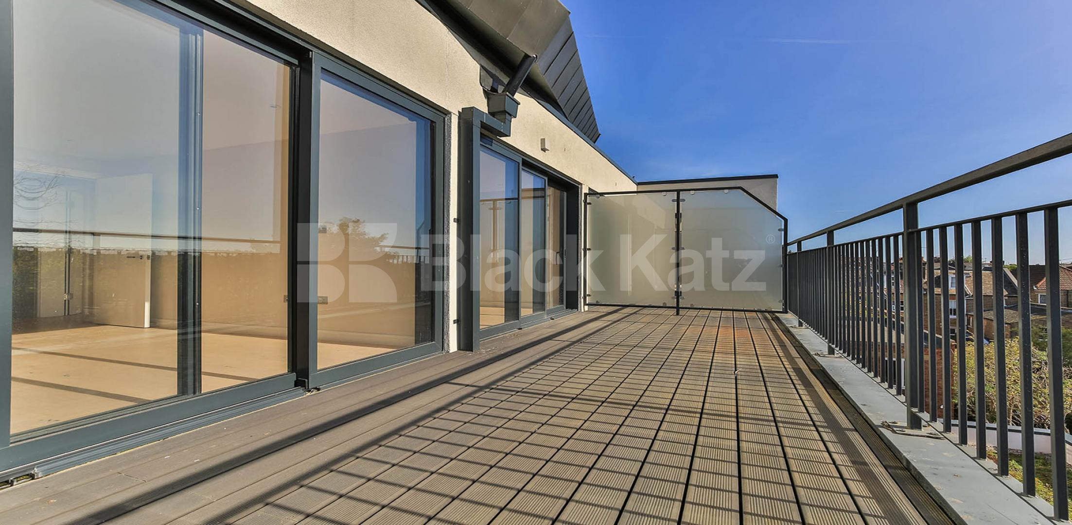 			2 Bedroom, 2 bath, 1 reception Penthouse			 Tottenham Lane, CROUCH END